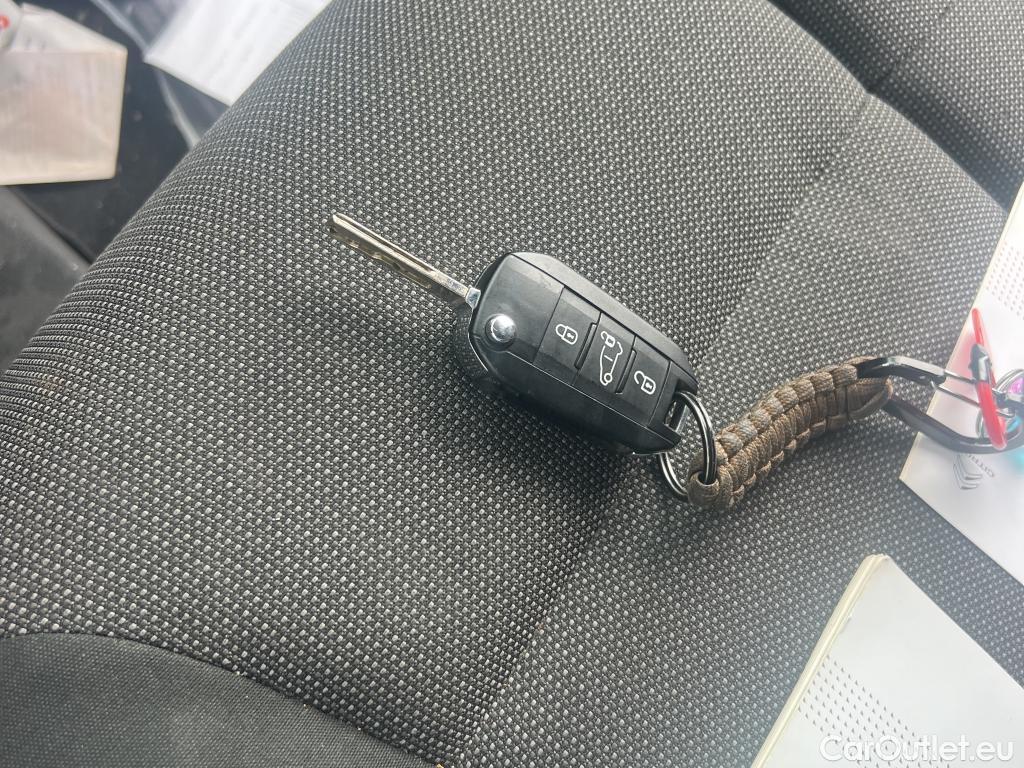  Citroen  Berlingo CITROEN  / 2018 / 4P / furgón derivado de turismo Talla XL BlueHDi 100 CLUB #2