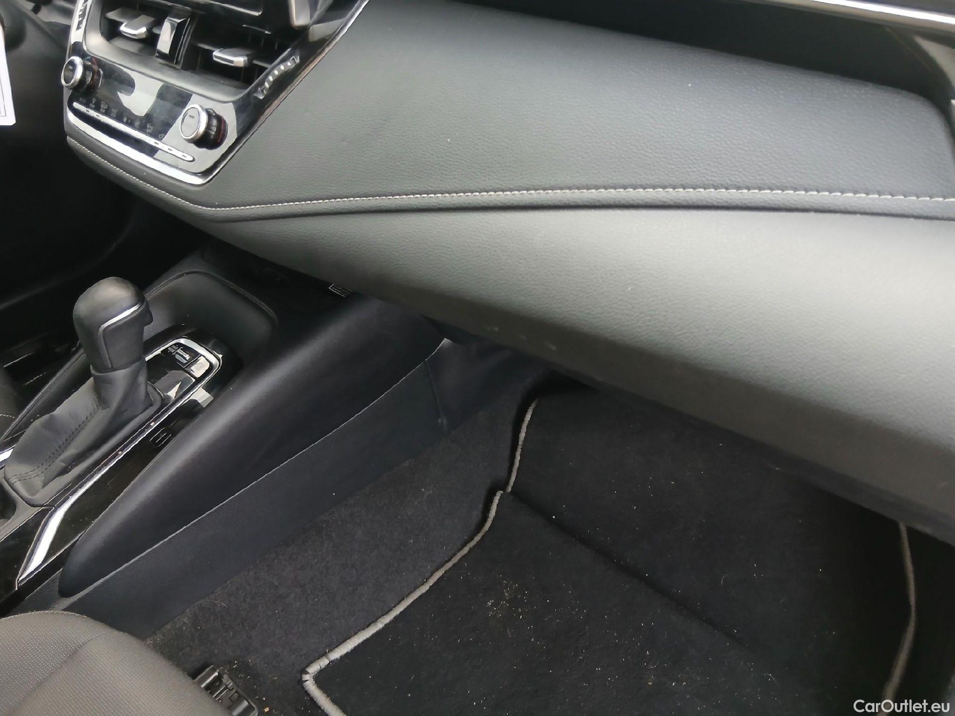  Toyota  Corolla TOYOTA  1.8 125H ACTIVE TECH E-CVT #36