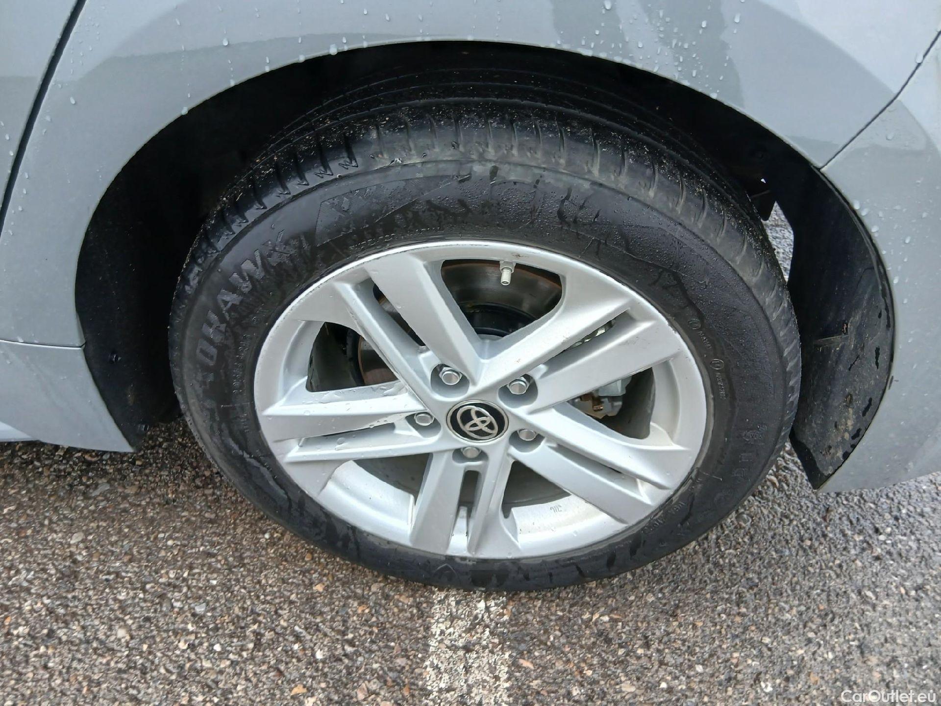  Toyota  Corolla TOYOTA  1.8 125H ACTIVE TECH E-CVT #13