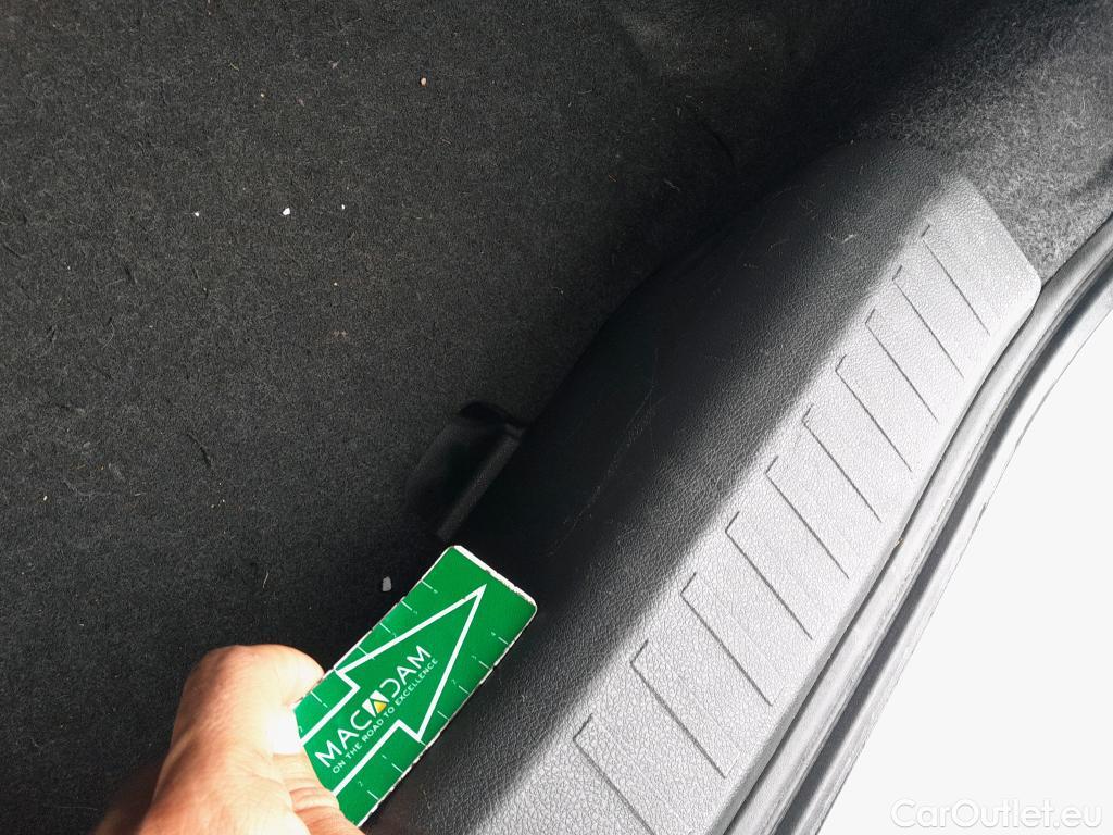  Nissan  Micra NISSAN  / 2017 / 5P / berlina con portón IG-T 74 kW (100 CV) E6D Visia+ #36