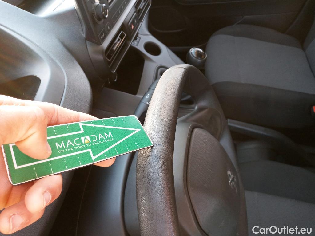  Peugeot  Partner PEUGEOT  / 2018 / 3P / furgón derivado de turismo Pro Standard 600kg BlueHDi 73kW (AC) #25