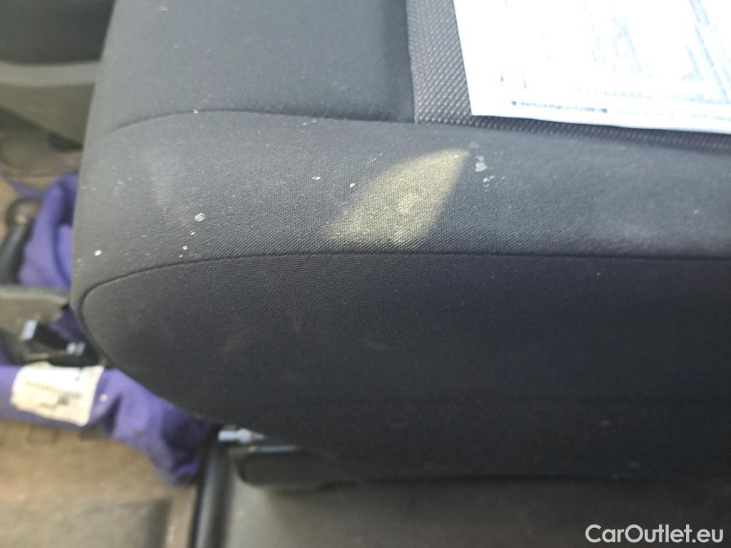  Opel  Vivaro OPEL  / 2019 / 4P / combi 1.5 Diésel 88kW (120CV) M Std Express #32