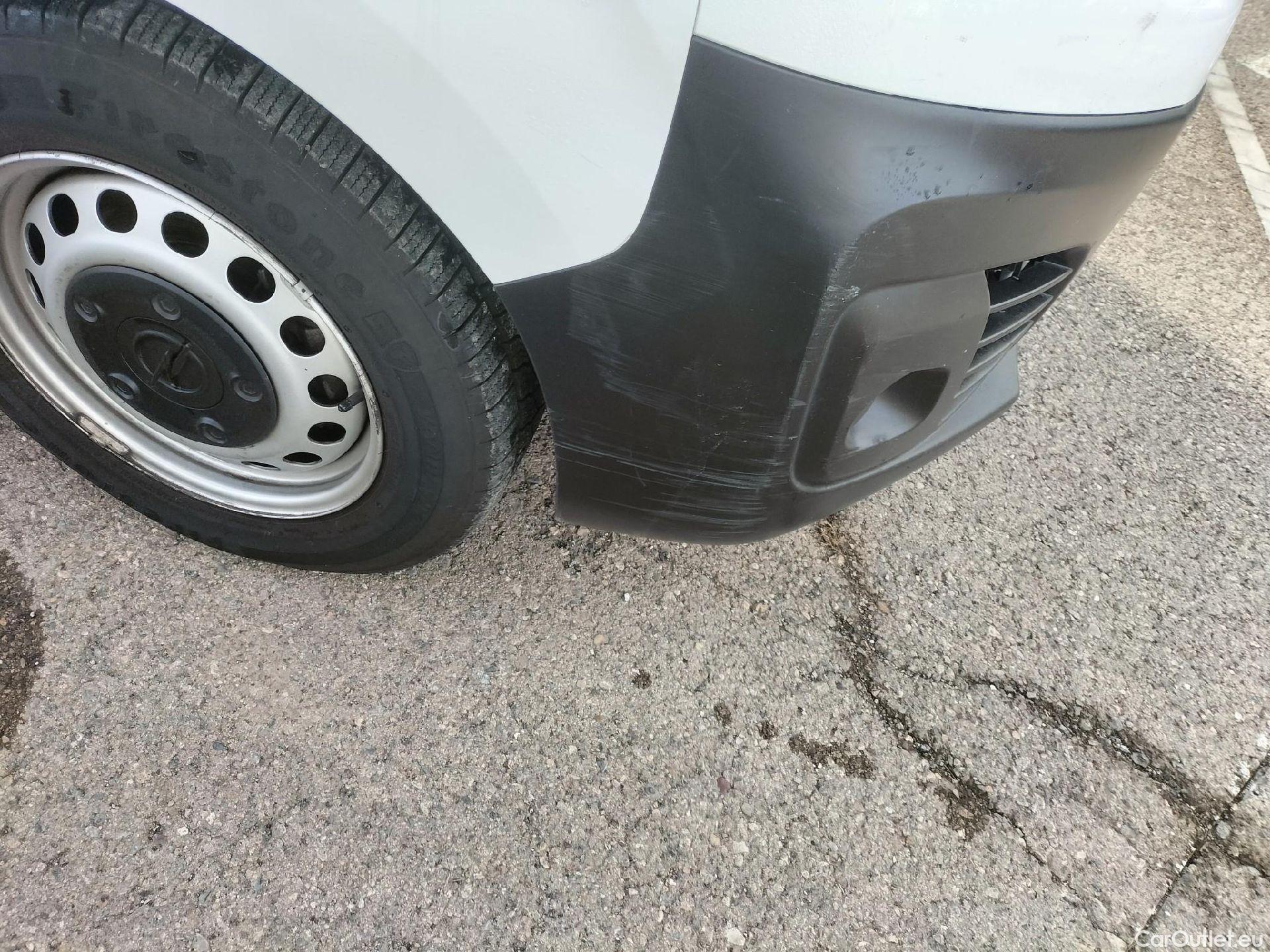  Opel  Vivaro OPEL  / 2019 / 4P / furgón 1.5 Diésel 74kW(100CV)M Std Exp #2