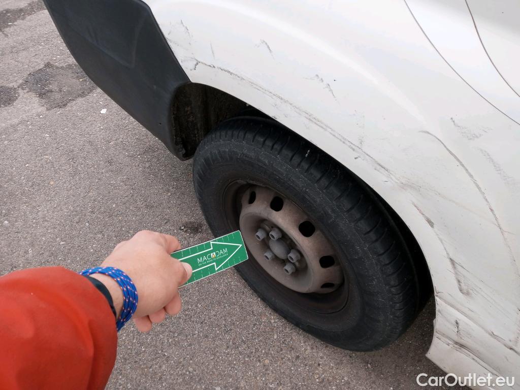  Peugeot  Boxer PEUGEOT  / 2014 / 4P / combi Combi 5/9 Pl. 333 L2H2 BlueHDi 96KW(130) #26