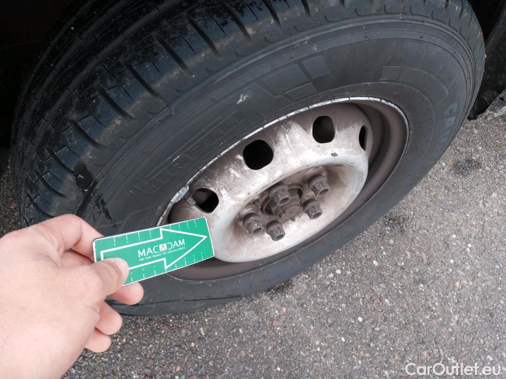  Peugeot  Boxer PEUGEOT  / 2014 / 4P / combi Combi 5/9 Pl. 333 L2H2 BlueHDi 96KW(130) #29