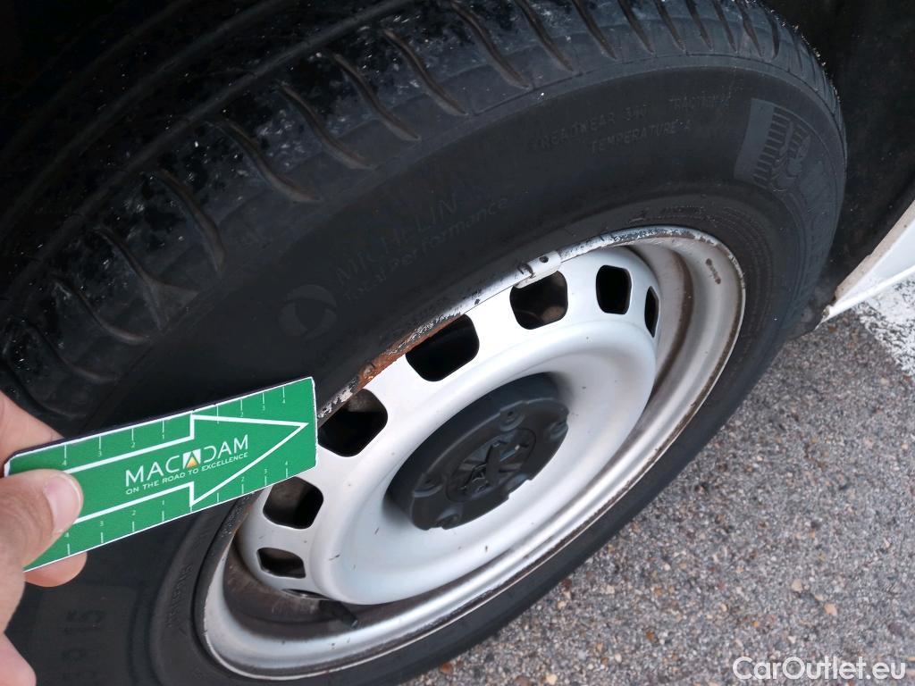  Peugeot  Partner PEUGEOT  / 2018 / 3P / furgón derivado de turismo Pro Standard 600kg BlueHDi 73kW (AC) #29