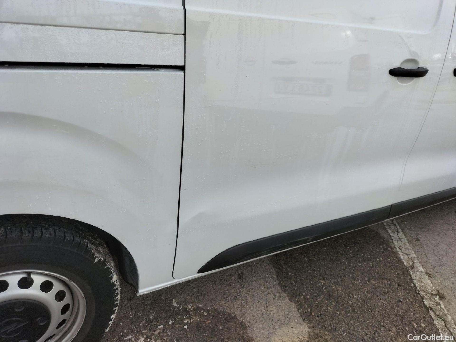  Opel  Vivaro OPEL  / 2019 / 4P / furgón 1.5 Diésel 74kW(100CV)M Std Exp #32