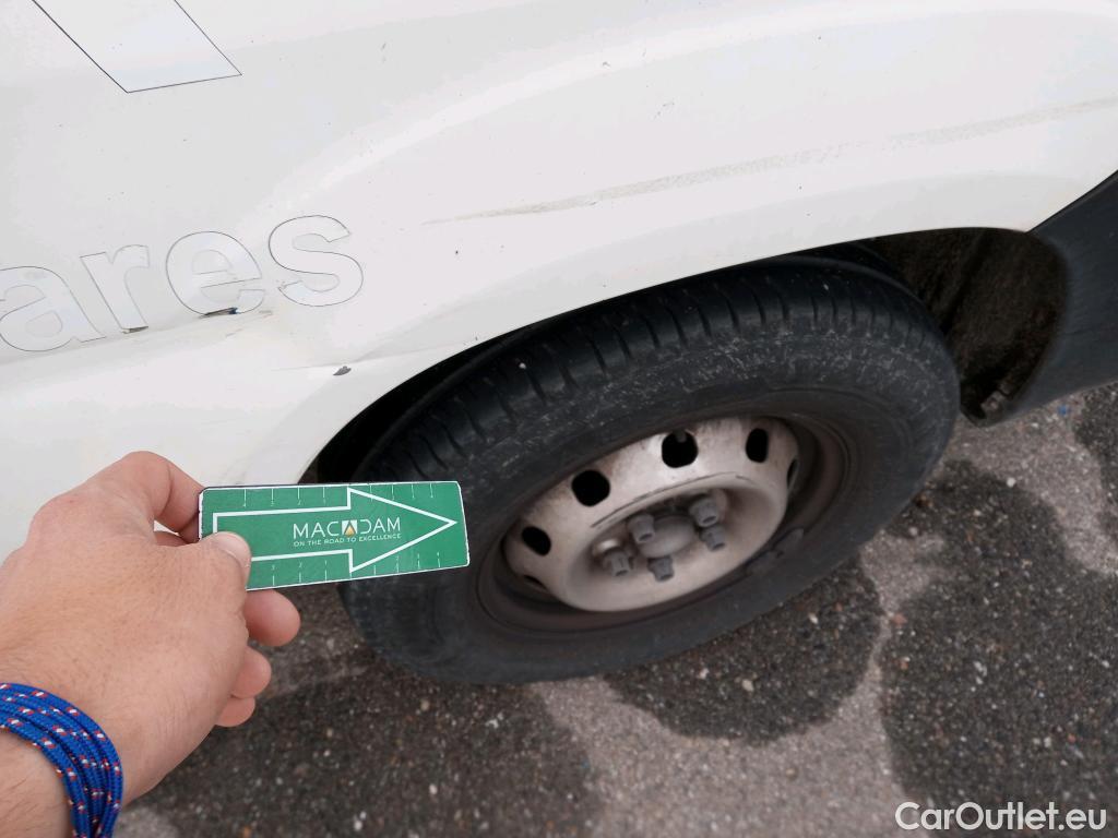  Peugeot  Boxer PEUGEOT  / 2014 / 4P / combi Combi 5/9 Pl. 333 L2H2 BlueHDi 96KW(130) #28