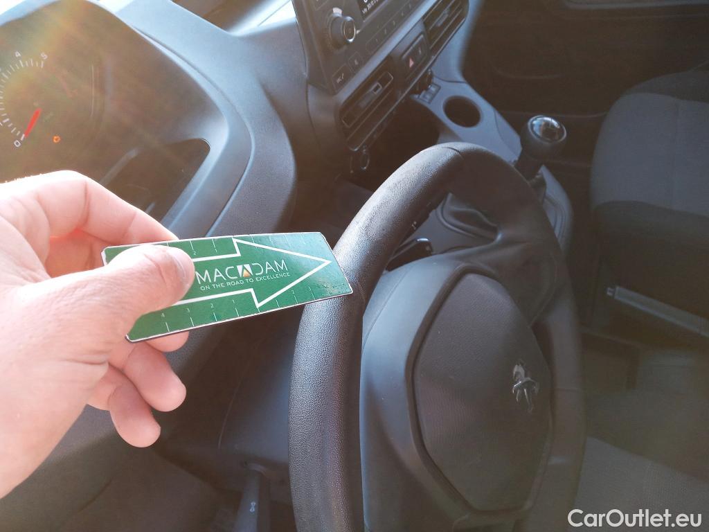  Peugeot  Partner PEUGEOT  / 2018 / 3P / furgón derivado de turismo Pro Standard 600kg BlueHDi 73kW (AC) #26