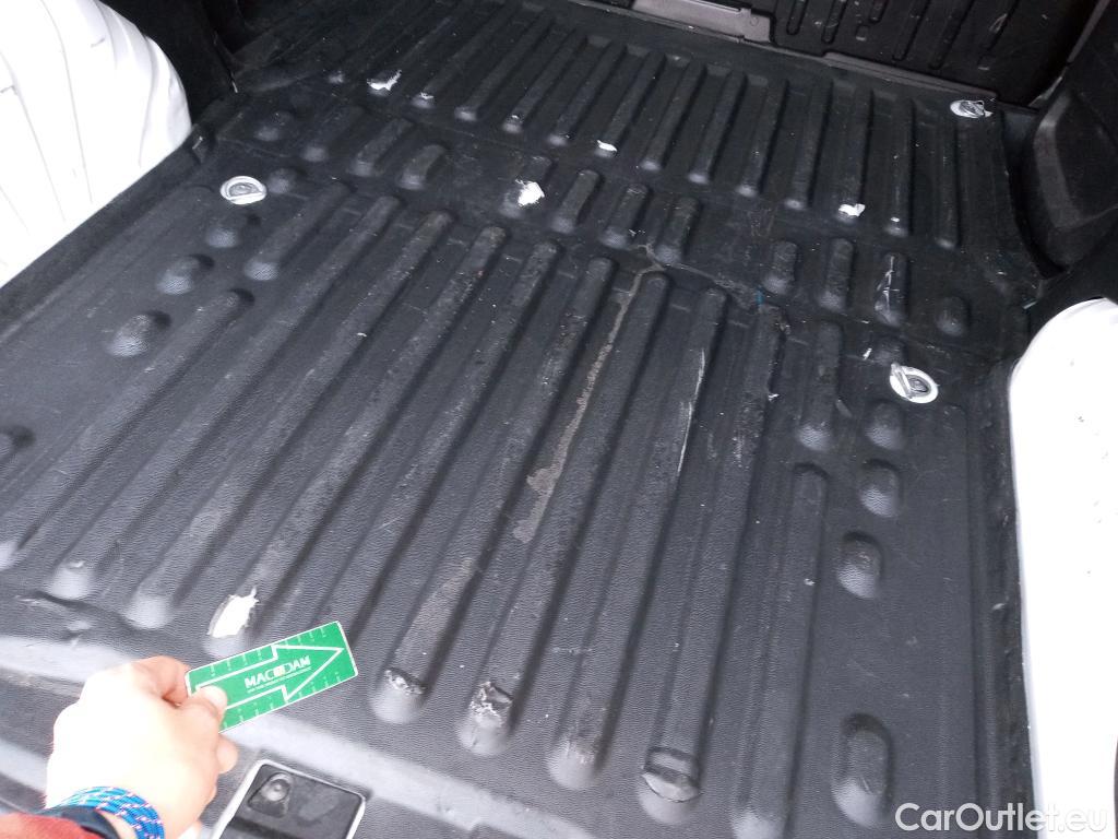  Peugeot  Partner PEUGEOT  / 2018 / 3P / furgón derivado de turismo Pro Standard 600kg BlueHDi 73kW (AC) #18