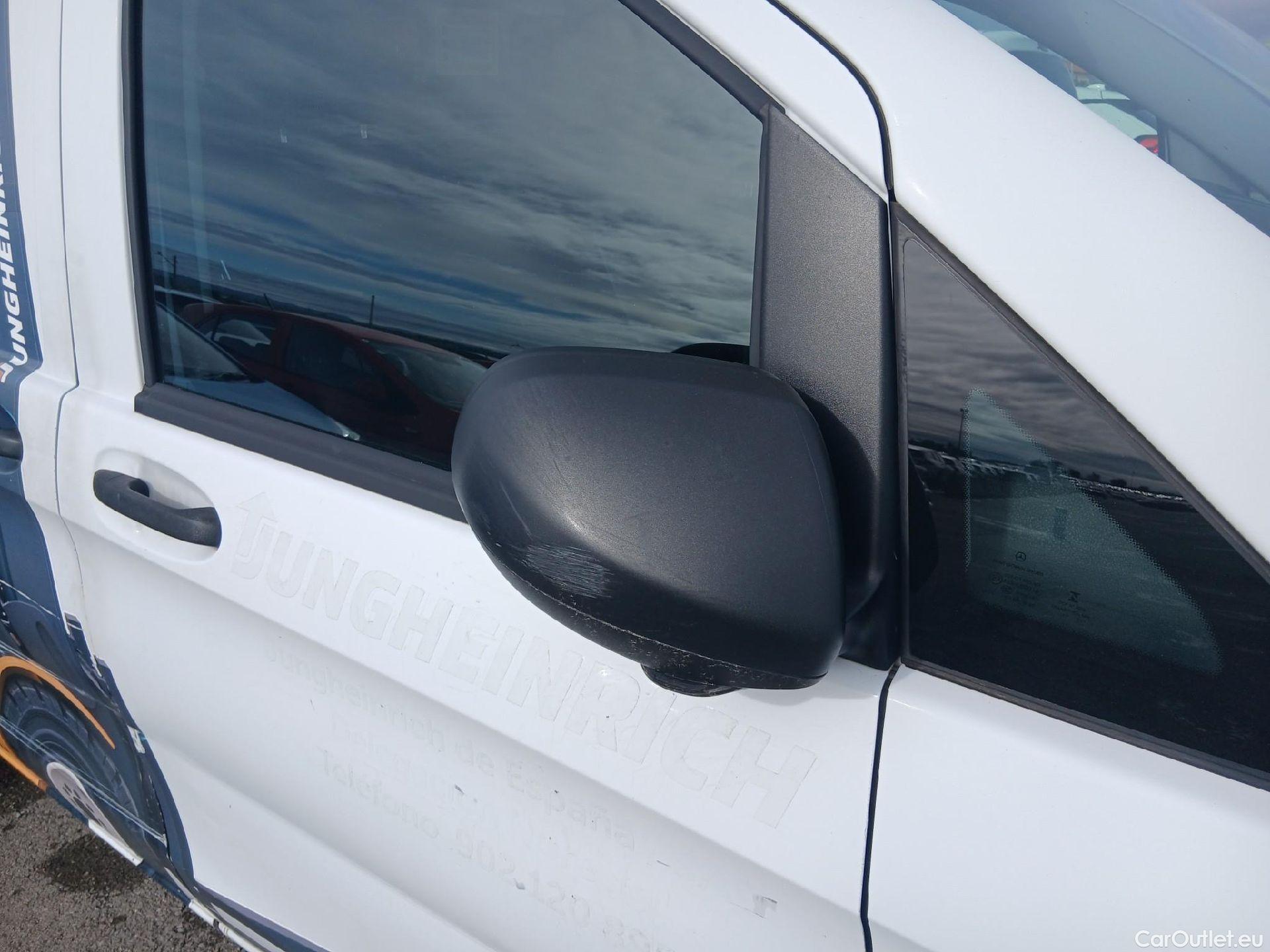  Mercedes  Vito MERCEDES-BENZ  / 2014 / 4P / furgón 111 CDI Larga #29