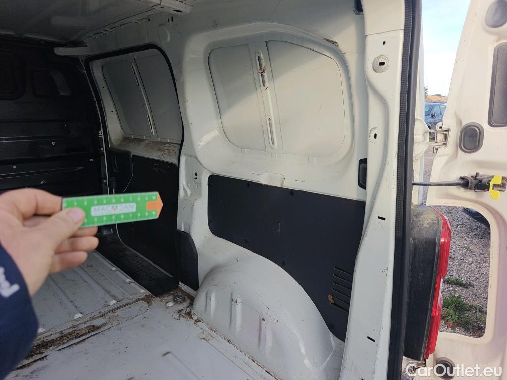  Peugeot  Expert PEUGEOT  / 2016 / 4P / furgón Furgón Premium 1.5 BlueHDi 100 Standard (AC) #17