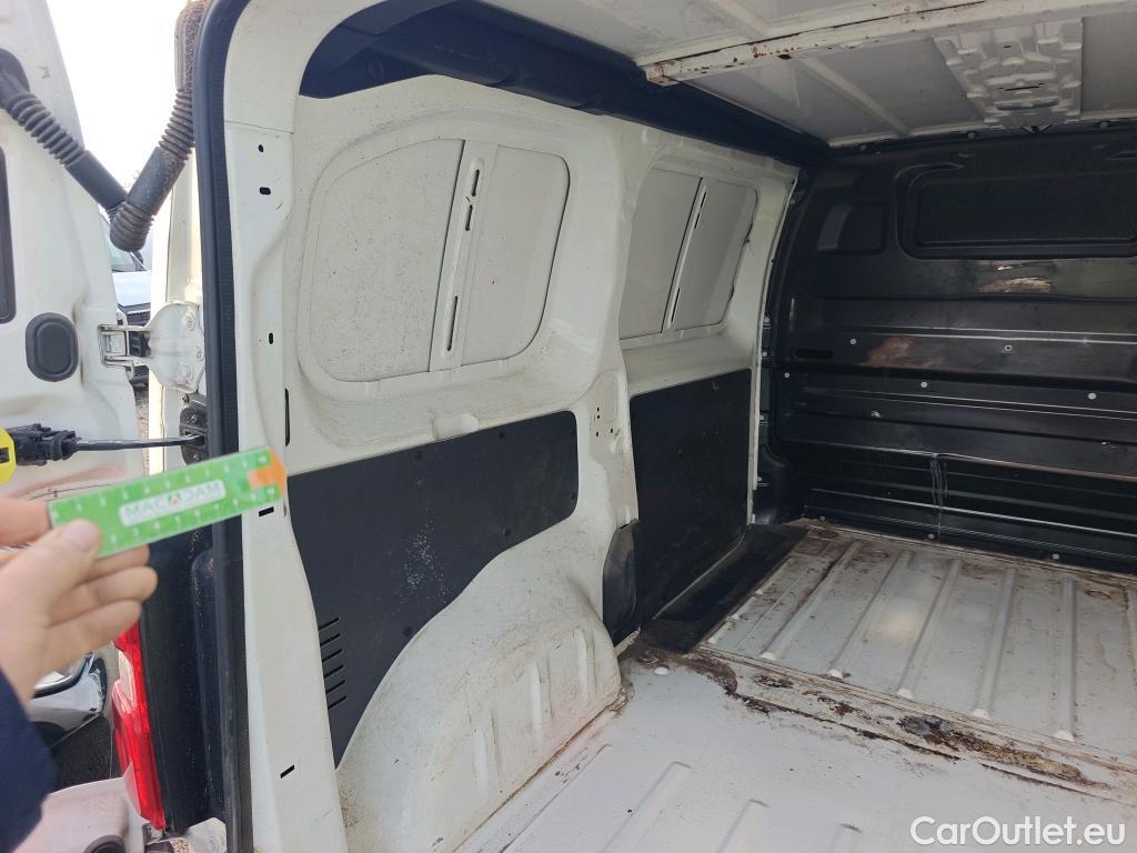  Peugeot  Expert PEUGEOT  / 2016 / 4P / furgón Furgón Premium 1.5 BlueHDi 100 Standard (AC) #19