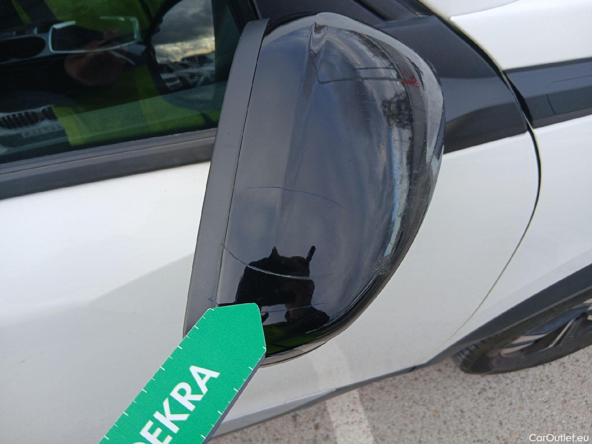  Peugeot  2008 PEUGEOT  / 2019 / 5P / todoterreno Allure BlueHDI 81kW (110CV) #20