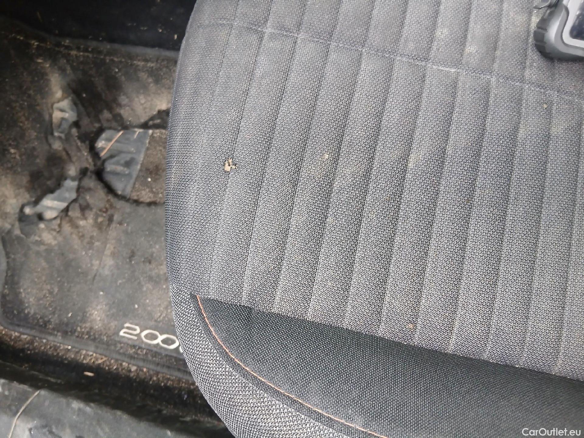  Peugeot  2008 PEUGEOT  / 2019 / 5P / todoterreno Active BlueHDI 81kW (110CV) #18