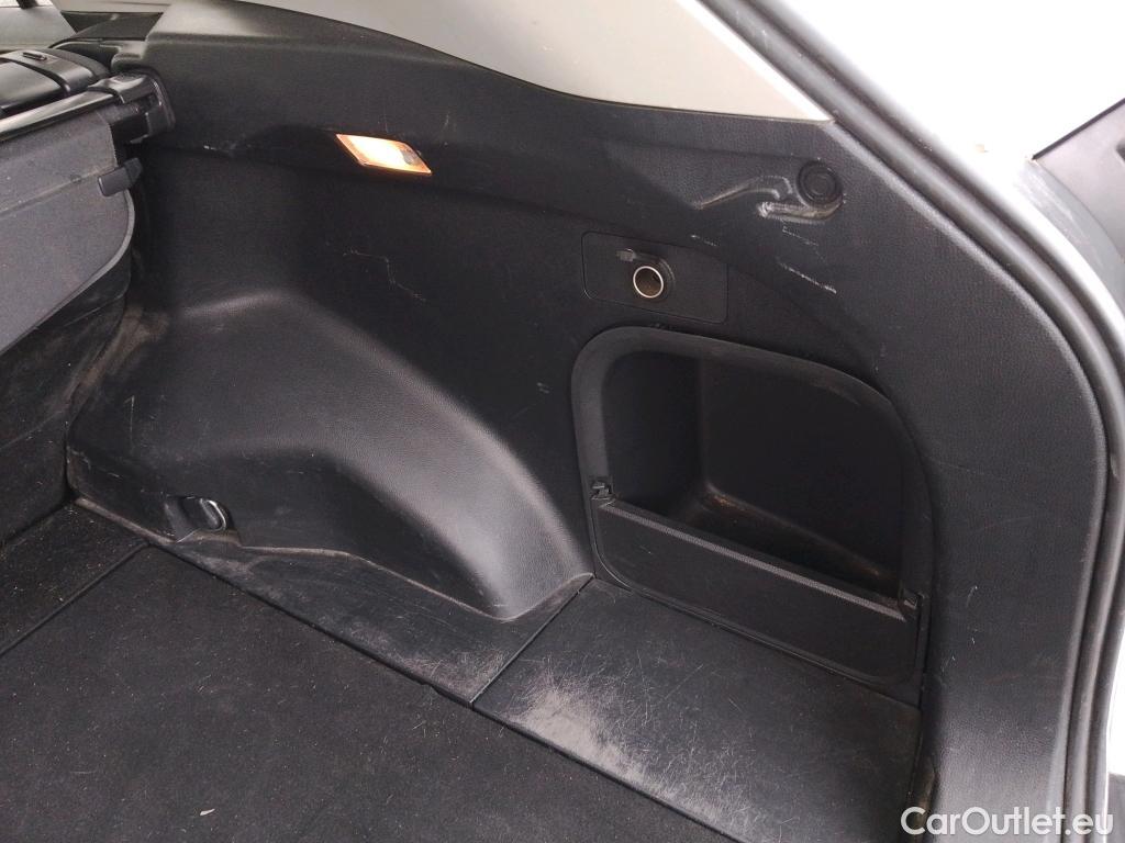  Toyota  RAV4 TOYOTA  / 2018 / 5P / todoterreno 2.5l 220H Advance #10