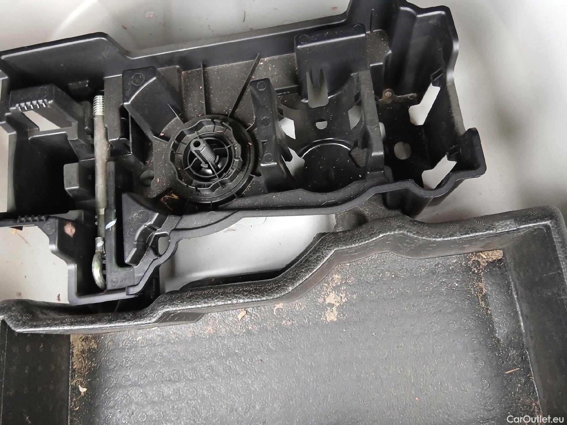  Peugeot  2008 PEUGEOT  / 2019 / 5P / todoterreno Active BlueHDI 81kW (110CV) #2