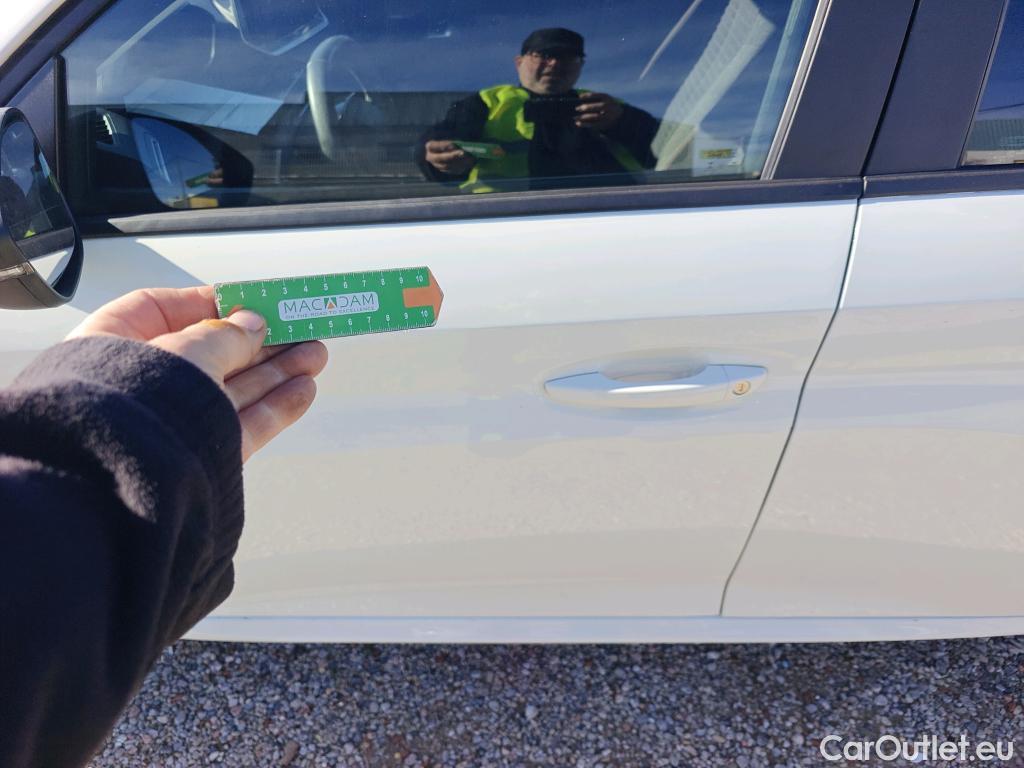  Peugeot  208 PEUGEOT  / 2019 / 5P / berlina con portón BlueHDi 73kW (100CV) Active #7