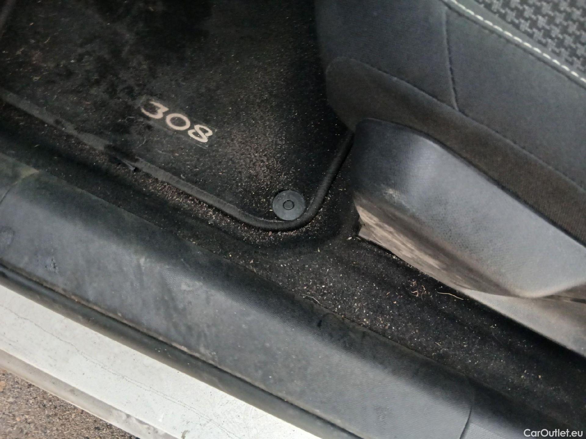  Peugeot  308 PEUGEOT  / 2017 / 5P / berlina con portón 5p Active Pack BlueHDi 130 S&S #2