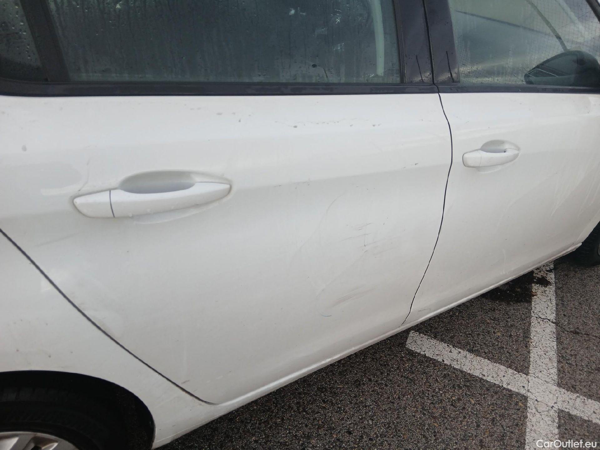  Peugeot  308 PEUGEOT  / 2017 / 5P / berlina con portón 5p Active Pack BlueHDi 130 S&S #19