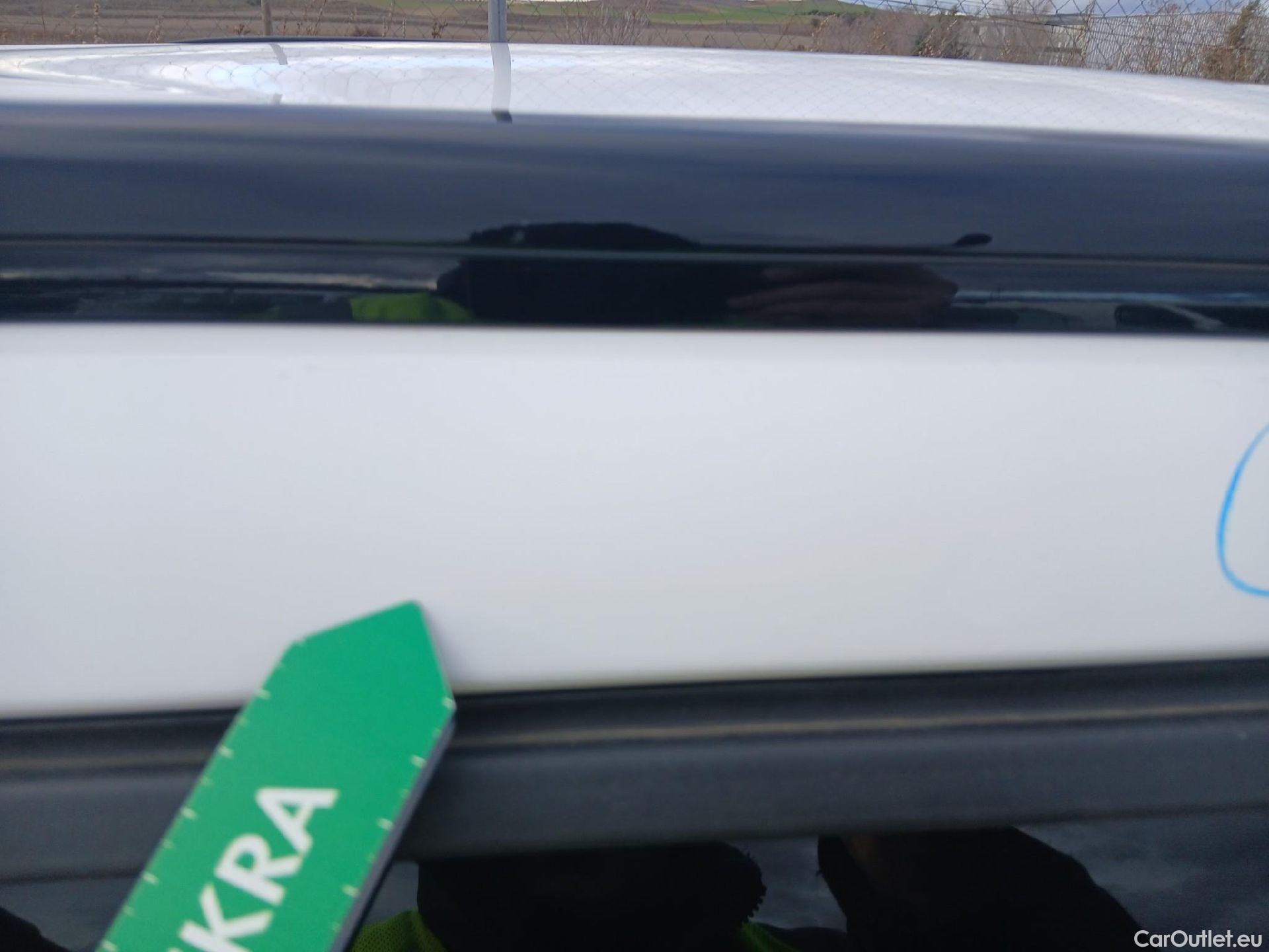  Peugeot  2008 PEUGEOT  / 2019 / 5P / todoterreno Allure BlueHDI 81kW (110CV) #18