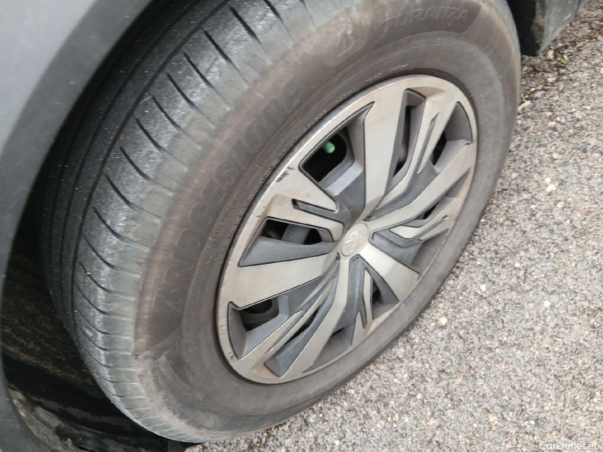  Peugeot  2008 PEUGEOT  / 2019 / 5P / todoterreno Active BlueHDI 81kW (110CV) #13