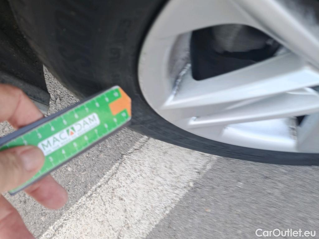  Toyota  Corolla TOYOTA  / 2019 / 5P / familiar 1.8 125H ACTIVE TECH E-CVT TOU SPORT #26