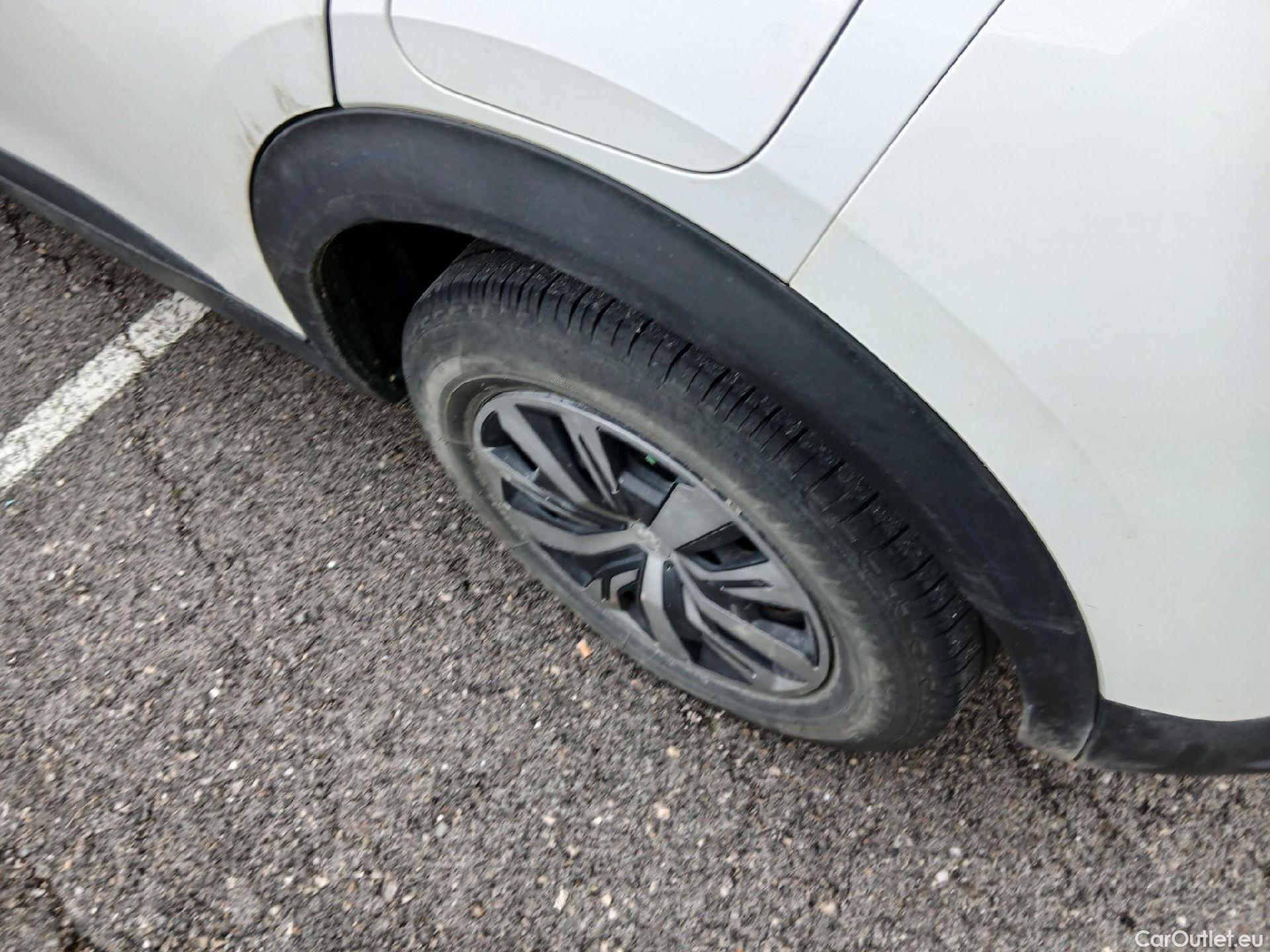  Peugeot  2008 PEUGEOT  / 2019 / 5P / todoterreno Active BlueHDI 81kW (110CV) #27