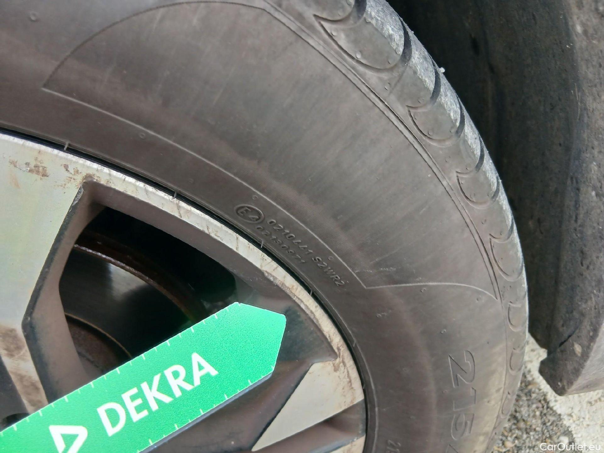  Peugeot  2008 PEUGEOT  / 2019 / 5P / todoterreno Allure BlueHDI 81kW (110CV) #1