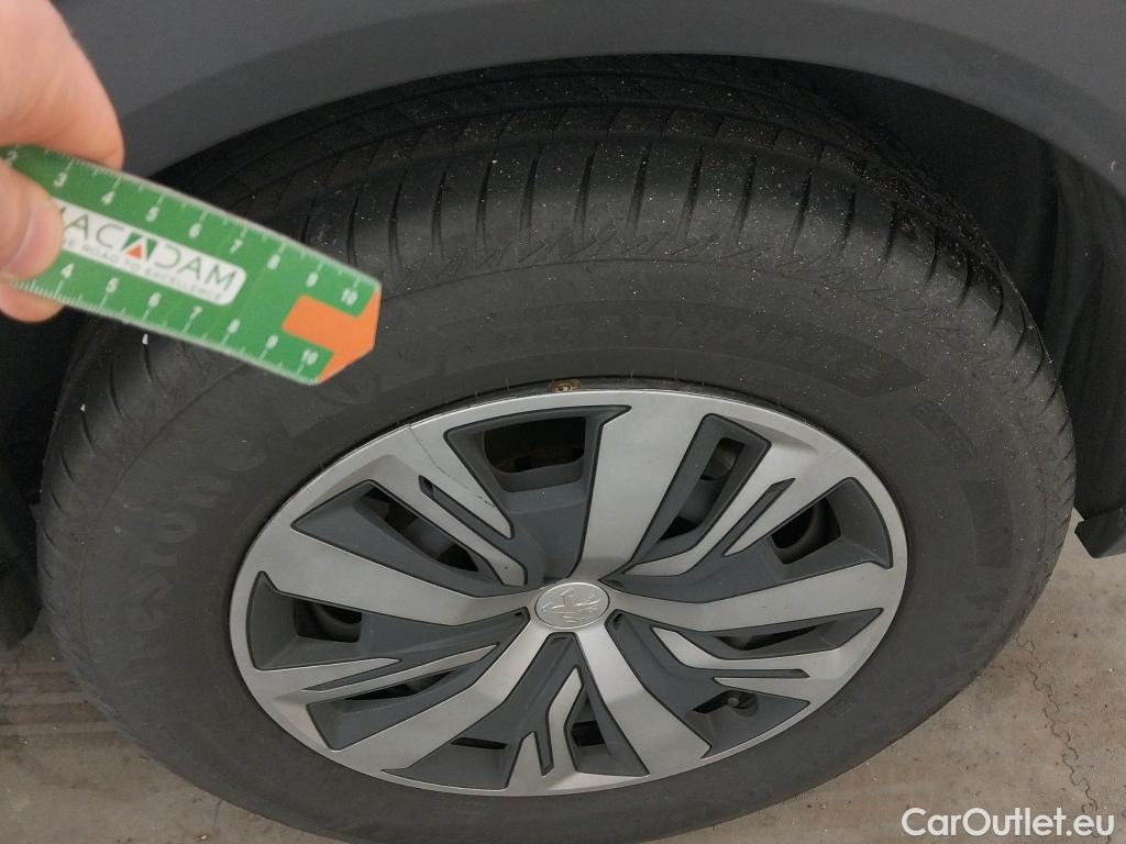  Peugeot  2008 PEUGEOT  / 2019 / 5P / todoterreno Active Puretech 100 S&S BVM6 #12