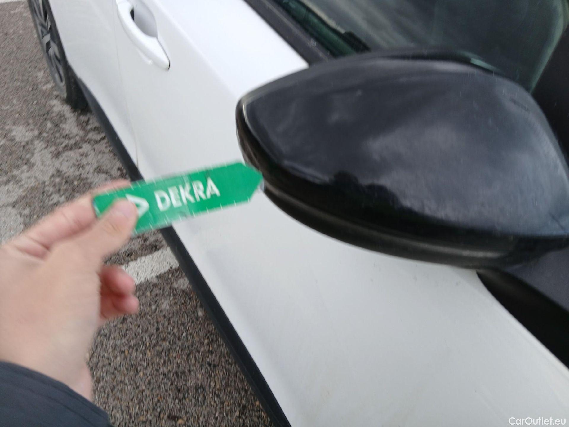  Peugeot  2008 PEUGEOT  / 2019 / 5P / todoterreno Active BlueHDI 81kW (110CV) #42