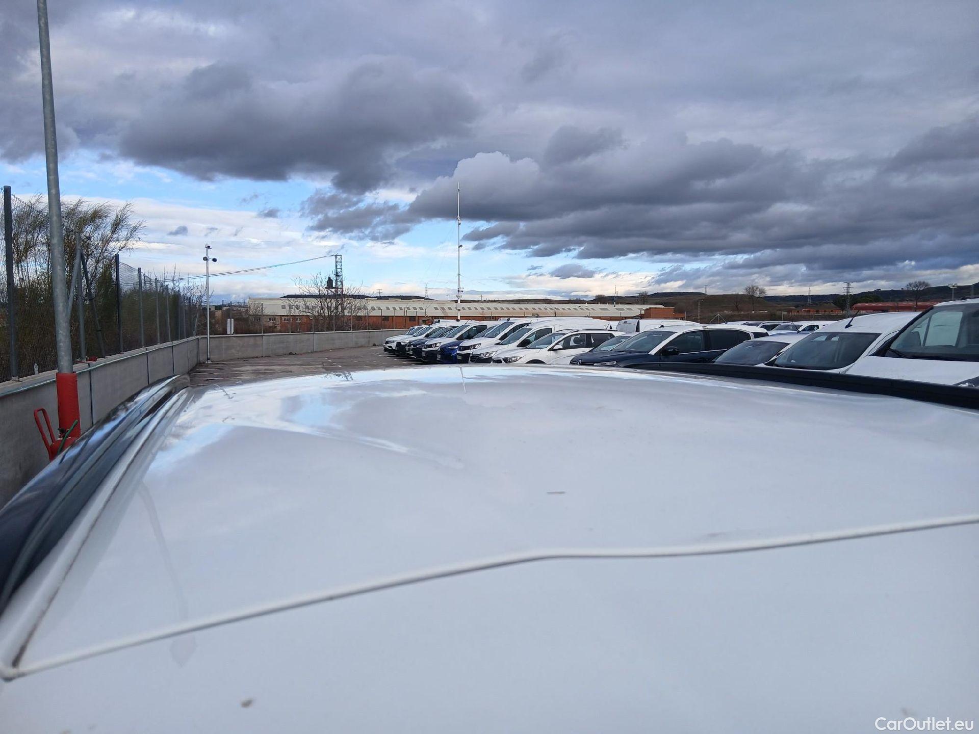  Peugeot  2008 PEUGEOT  / 2019 / 5P / todoterreno Allure BlueHDI 81kW (110CV) #10