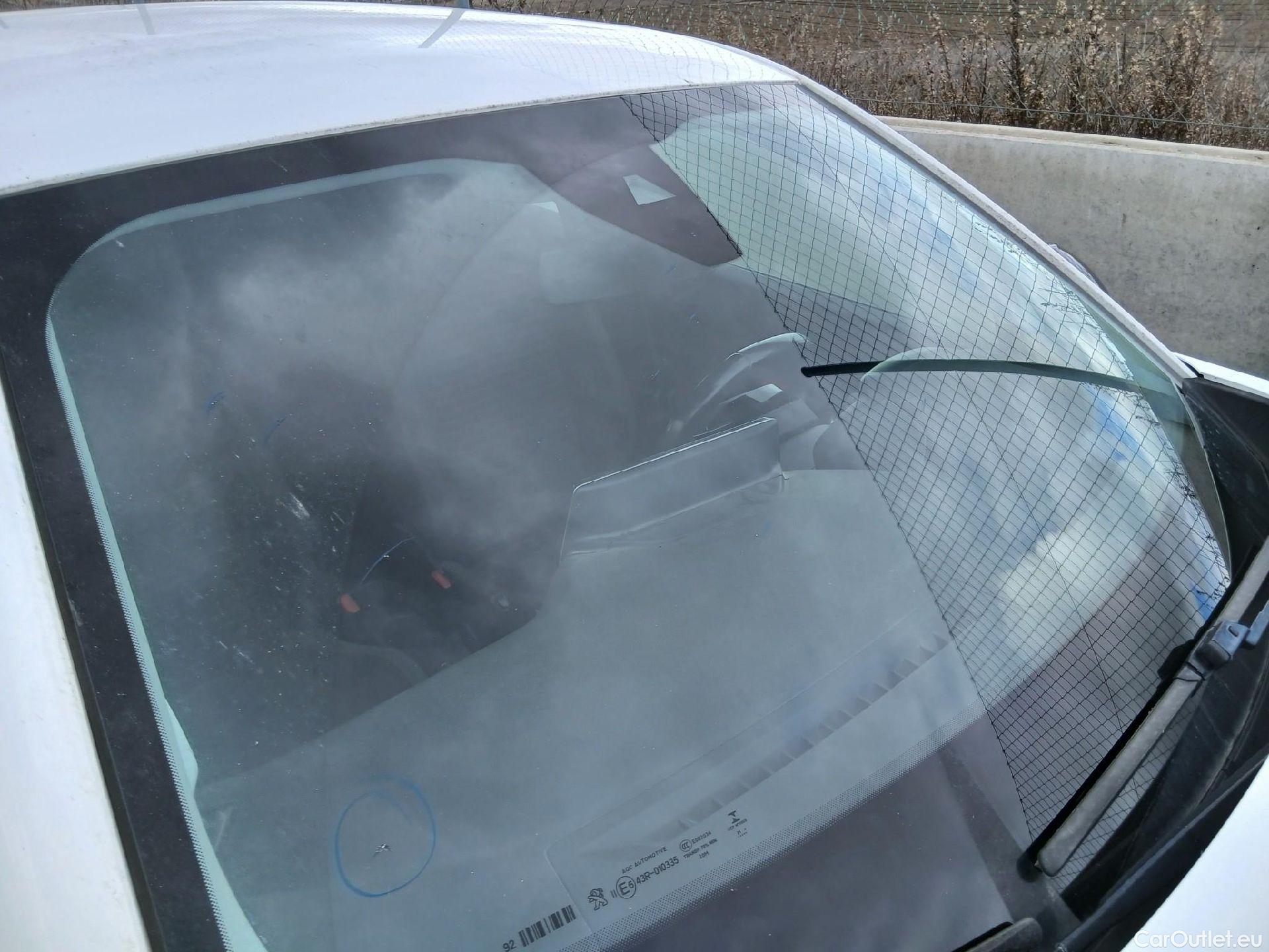  Peugeot  2008 PEUGEOT  / 2019 / 5P / todoterreno Active BlueHDI 81kW (110CV) #5