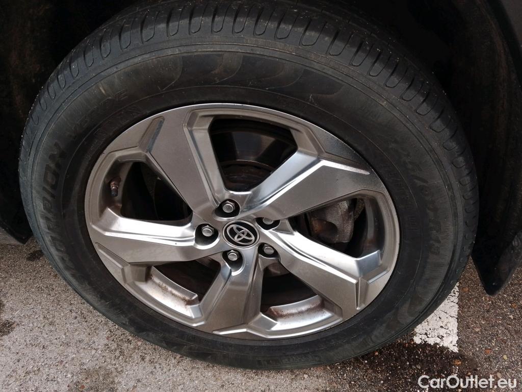  Toyota  RAV4 TOYOTA  / 2018 / 5P / todoterreno 2.5l 220H Advance #6