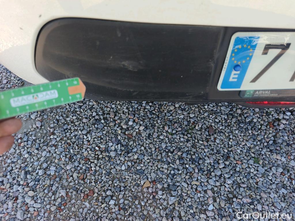  Peugeot  208 PEUGEOT  / 2019 / 5P / berlina con portón BlueHDi 73kW (100CV) Active #17