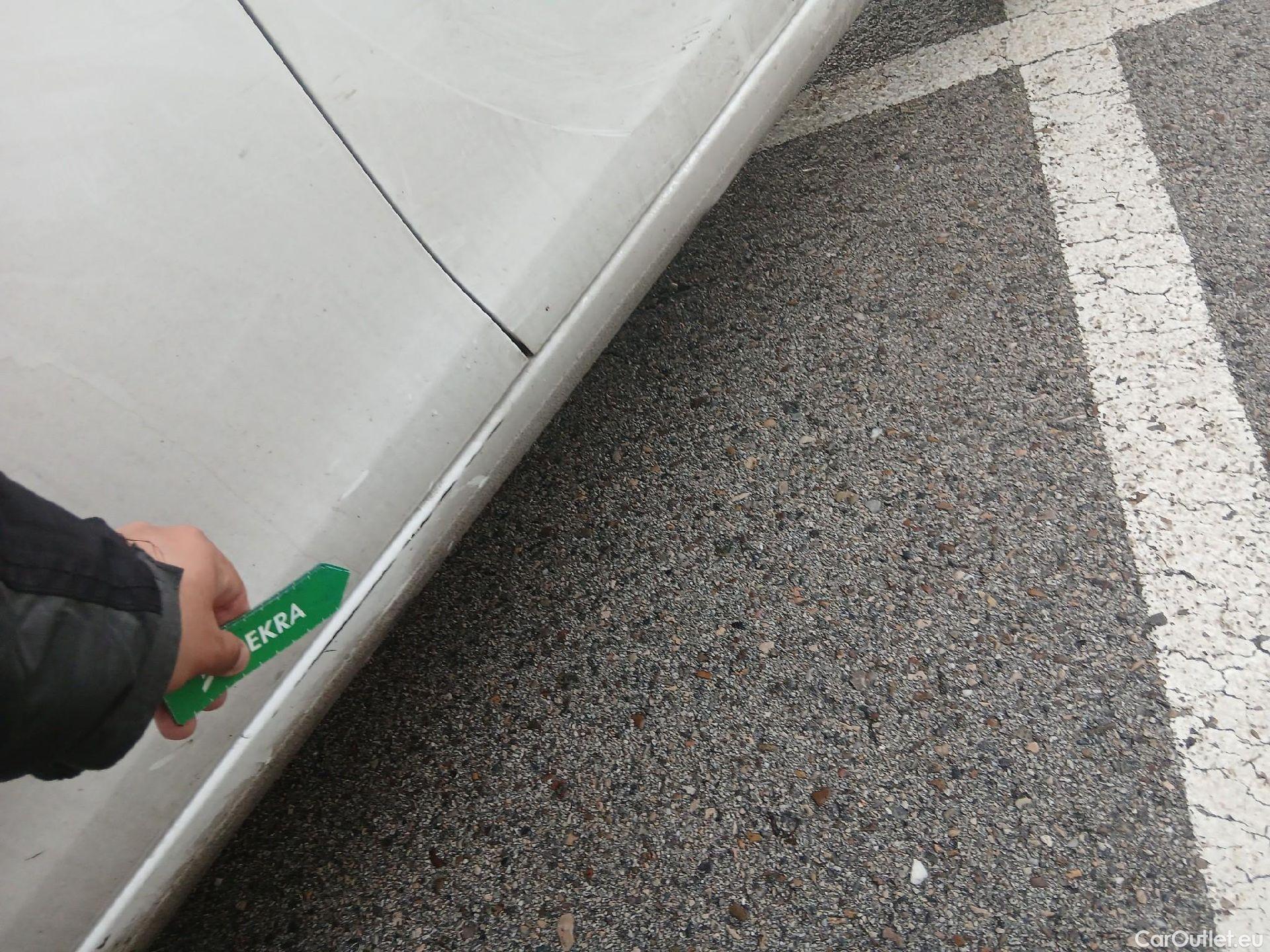  Peugeot  308 PEUGEOT  / 2017 / 5P / berlina con portón 5p Active Pack BlueHDi 130 S&S #15