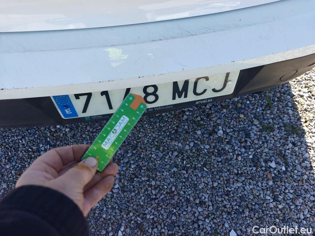  Peugeot  208 PEUGEOT  / 2019 / 5P / berlina con portón BlueHDi 73kW (100CV) Active #13