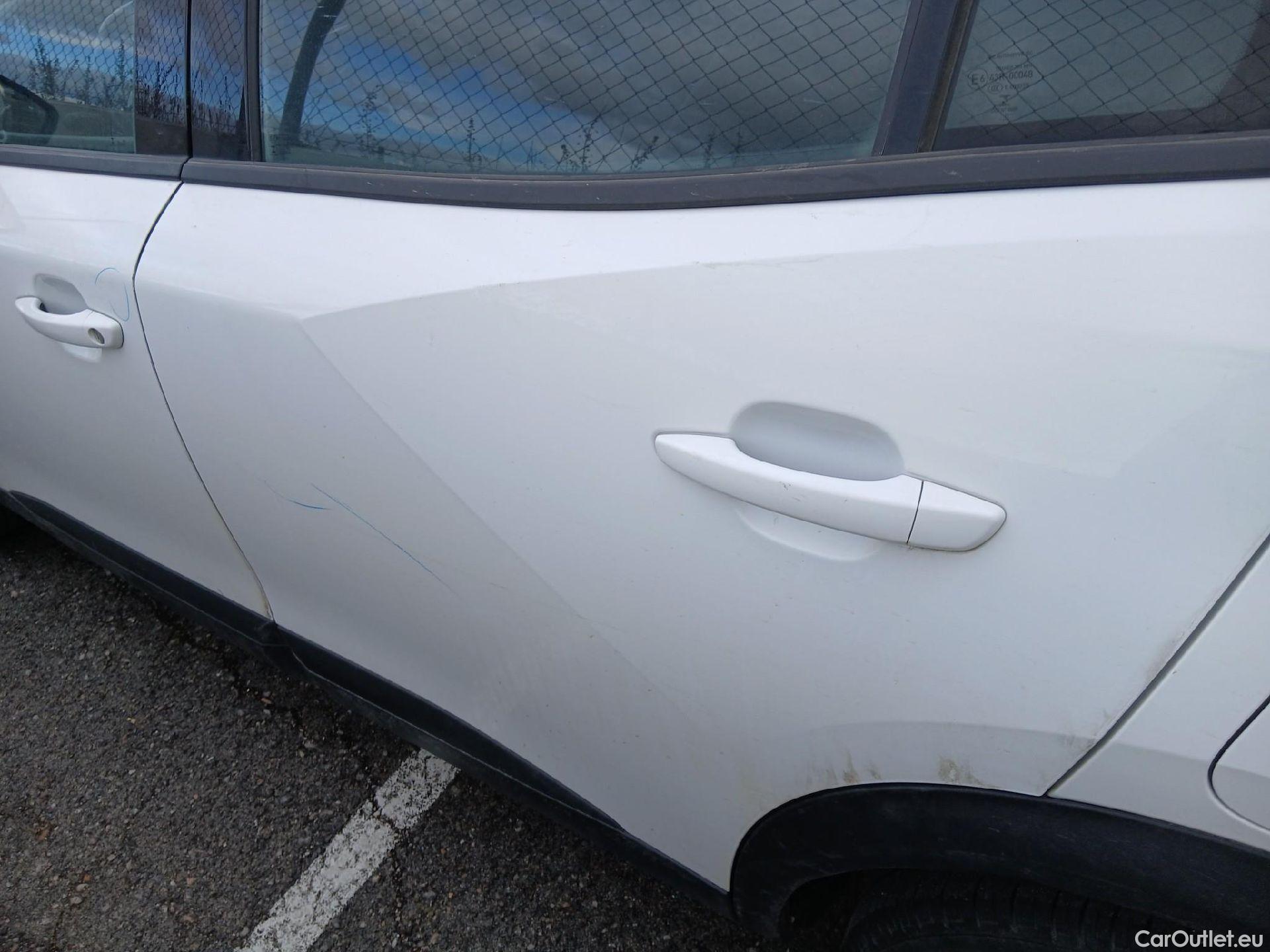  Peugeot  2008 PEUGEOT  / 2019 / 5P / todoterreno Active BlueHDI 81kW (110CV) #23