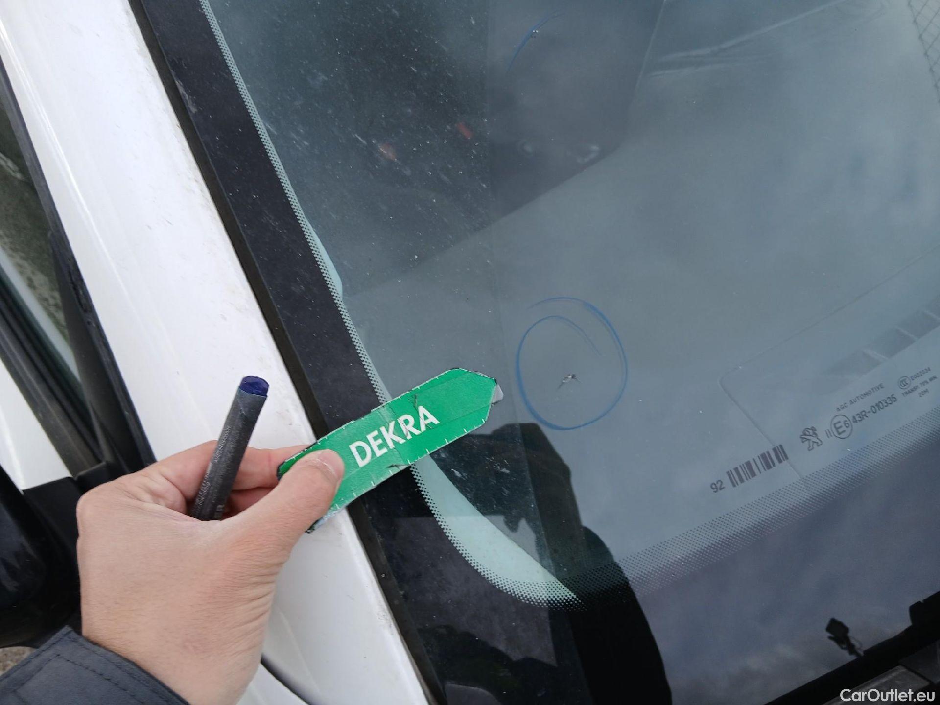  Peugeot  2008 PEUGEOT  / 2019 / 5P / todoterreno Active BlueHDI 81kW (110CV) #3