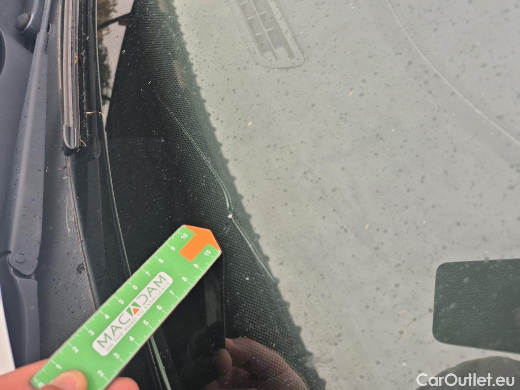  Volkswagen  Golf  VOLKSWAGEN / 2016 / 5P / berlina con portón Last Edition 1.6 TDI 85kW (115CV) #4