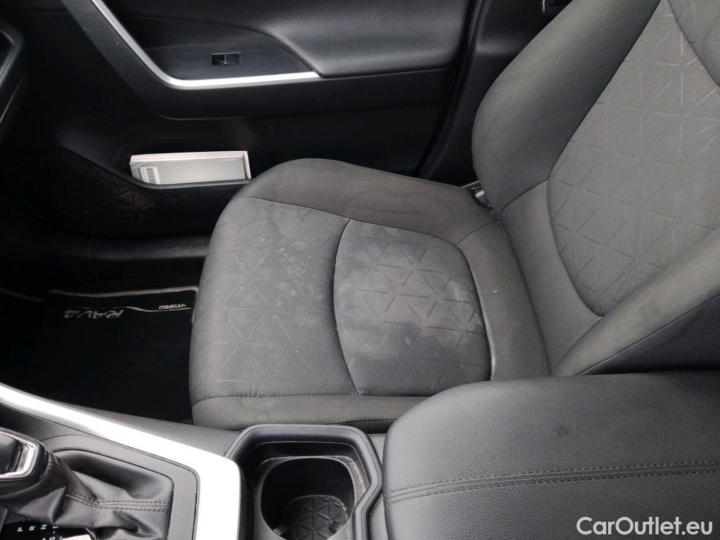  Toyota  RAV4 TOYOTA  / 2018 / 5P / todoterreno 2.5l 220H Advance #4