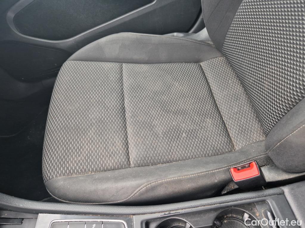  Volkswagen  Golf  VOLKSWAGEN / 2016 / 5P / berlina con portón Last Edition 1.6 TDI 85kW (115CV) #5