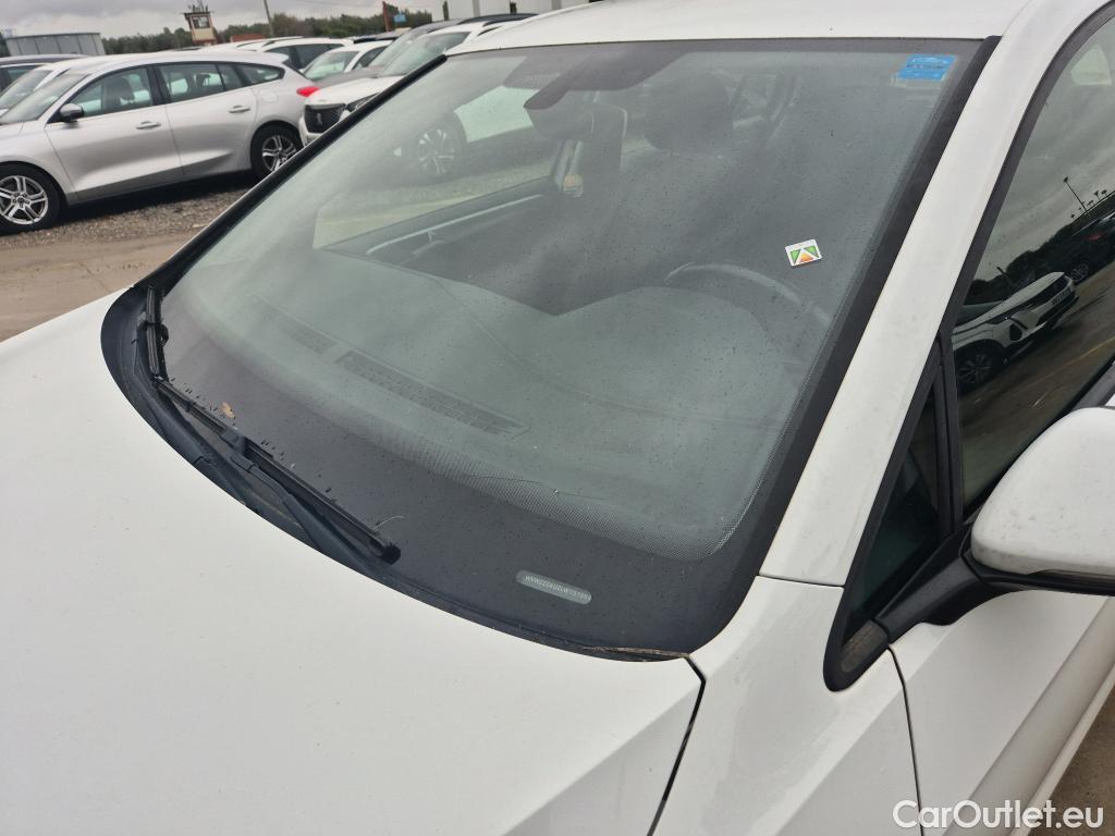  Volkswagen  Golf  VOLKSWAGEN / 2016 / 5P / berlina con portón Last Edition 1.6 TDI 85kW (115CV) #3