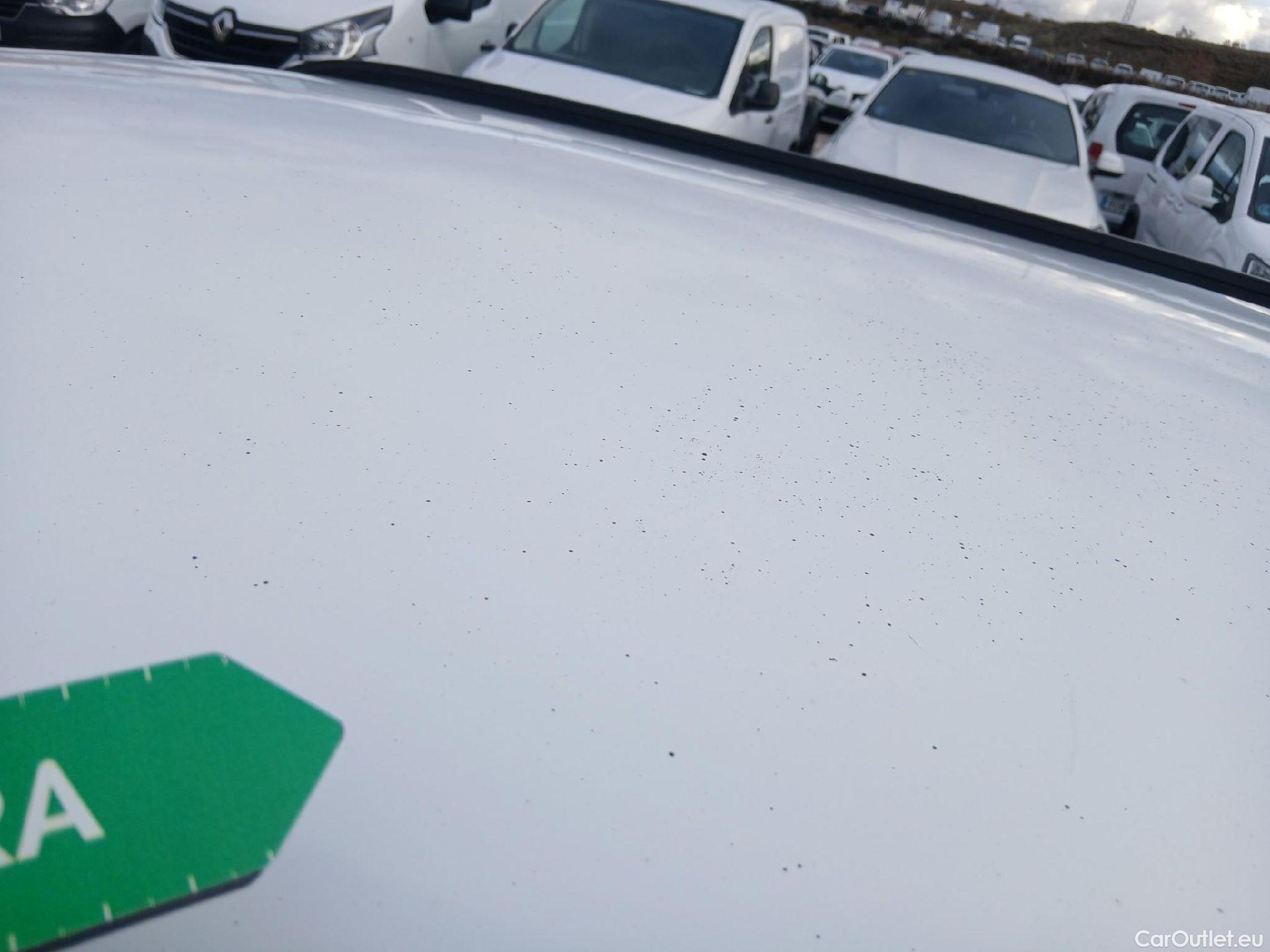  Peugeot  2008 PEUGEOT  / 2019 / 5P / todoterreno Allure BlueHDI 81kW (110CV) #9