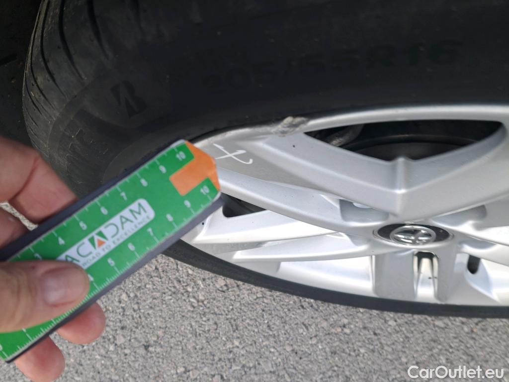  Toyota  Corolla TOYOTA  / 2019 / 5P / familiar 1.8 125H ACTIVE TECH E-CVT TOU SPORT #24