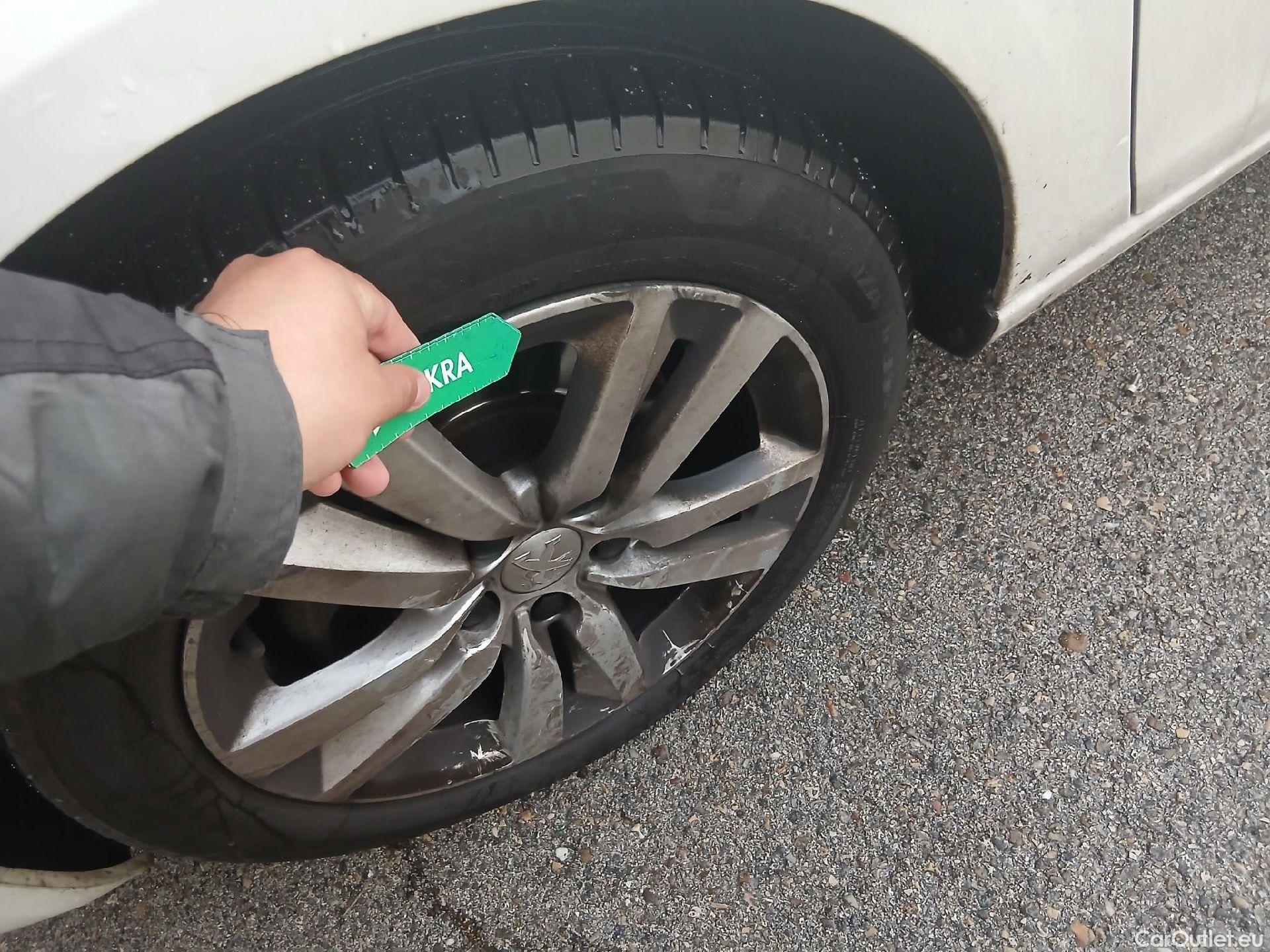  Peugeot  308 PEUGEOT  / 2017 / 5P / berlina con portón 5p Active Pack BlueHDi 130 S&S #11