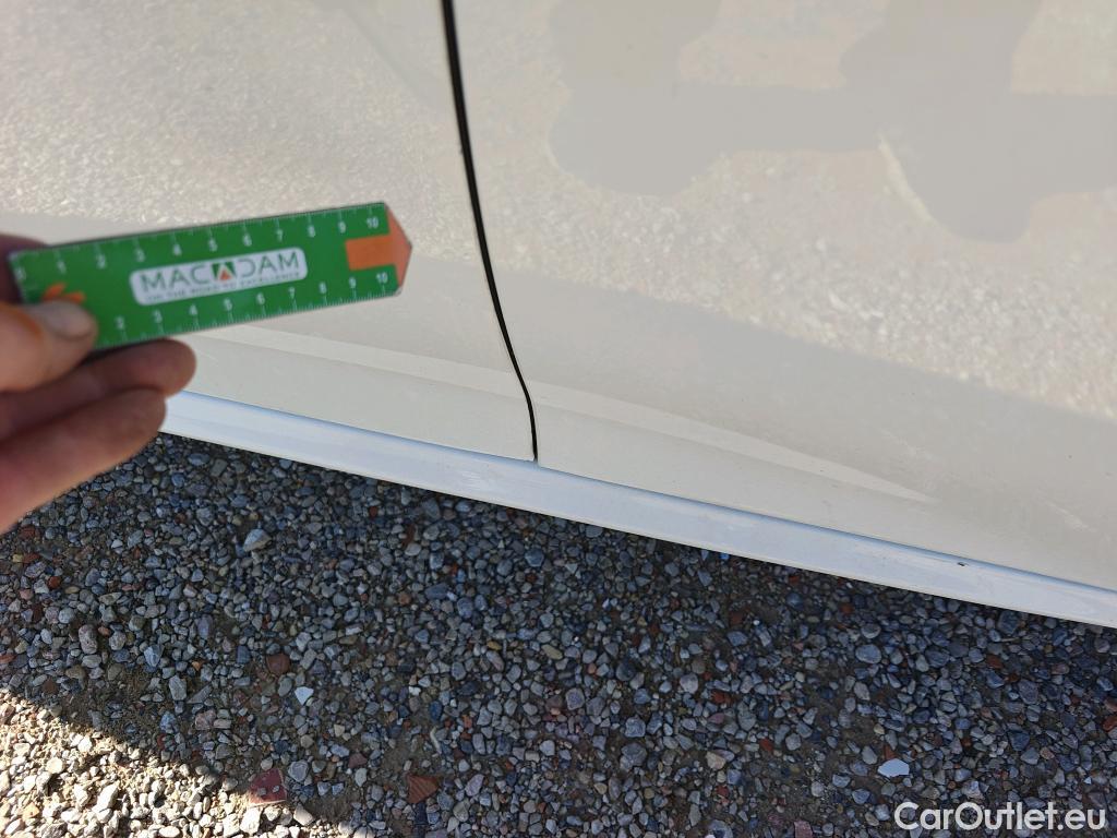  Peugeot  208 PEUGEOT  / 2019 / 5P / berlina con portón BlueHDi 73kW (100CV) Active #9