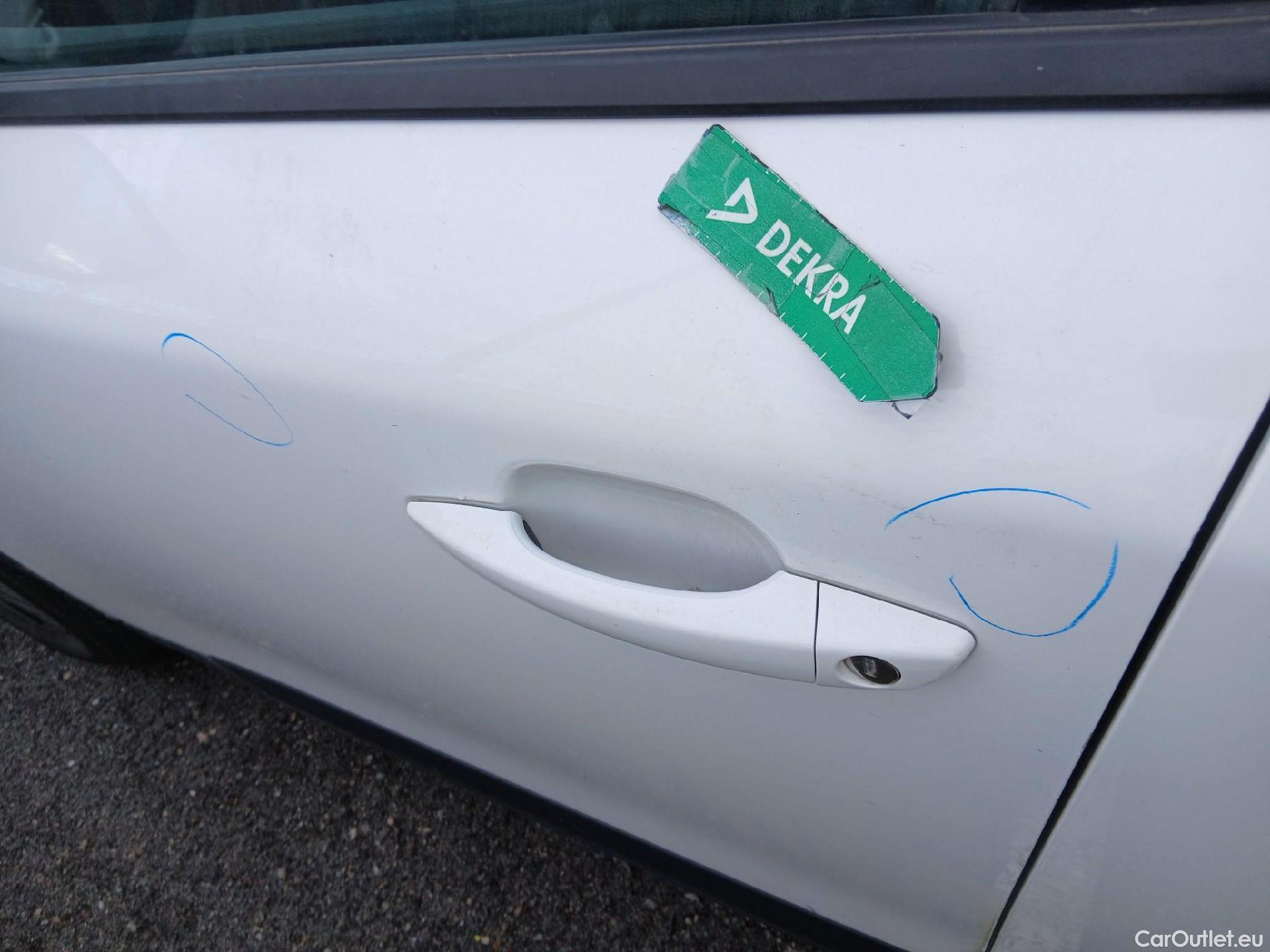  Peugeot  2008 PEUGEOT  / 2019 / 5P / todoterreno Active BlueHDI 81kW (110CV) #16