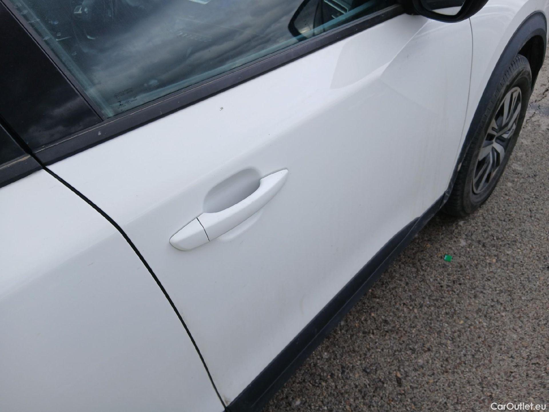  Peugeot  2008 PEUGEOT  / 2019 / 5P / todoterreno Active BlueHDI 81kW (110CV) #40