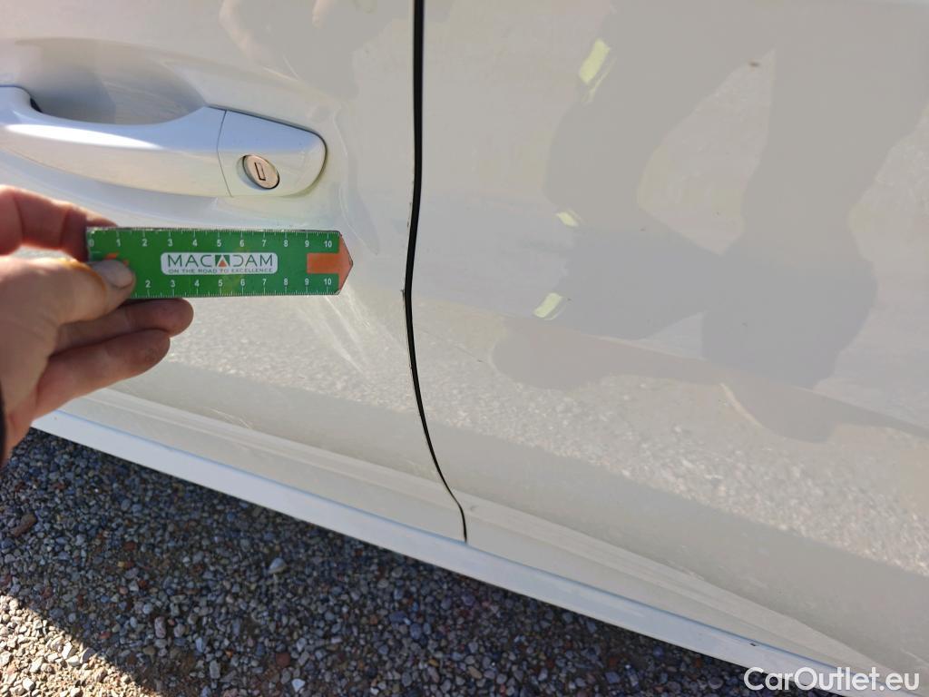  Peugeot  208 PEUGEOT  / 2019 / 5P / berlina con portón BlueHDi 73kW (100CV) Active #8